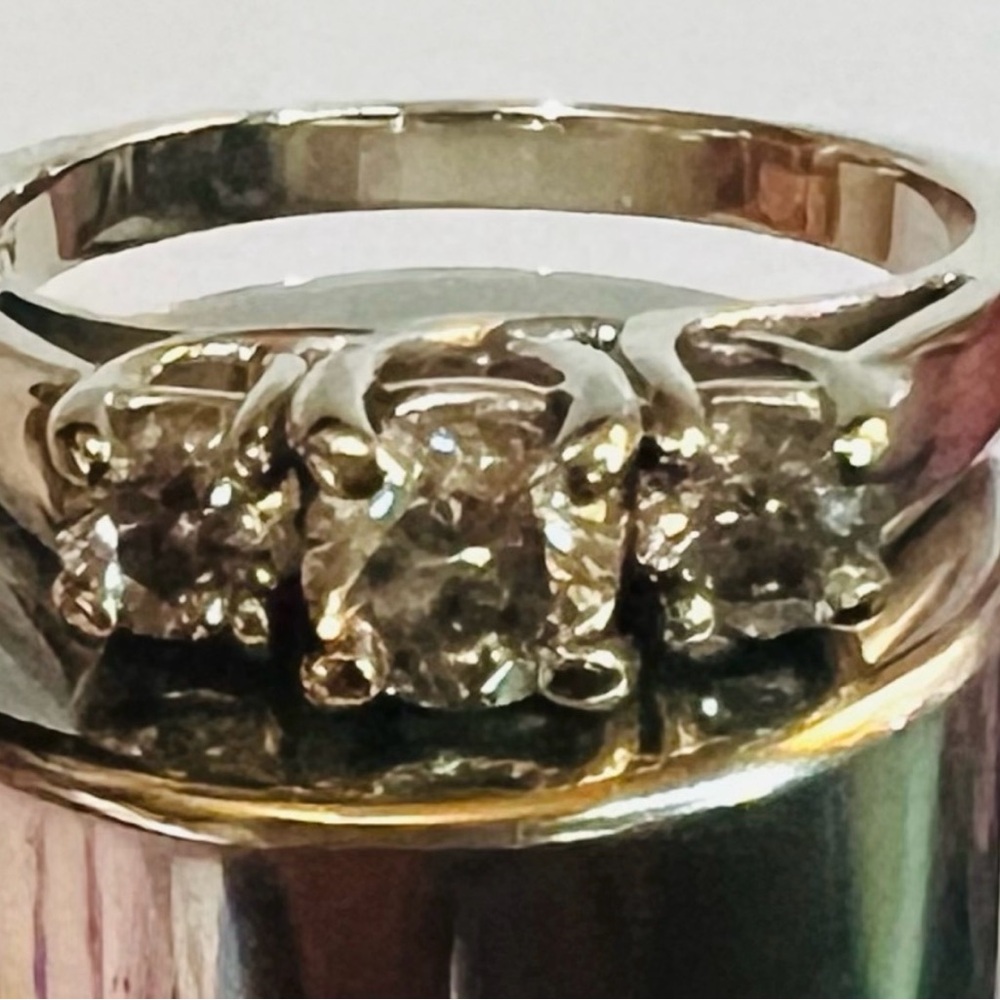 Elegant White Gold Diamond Ring
